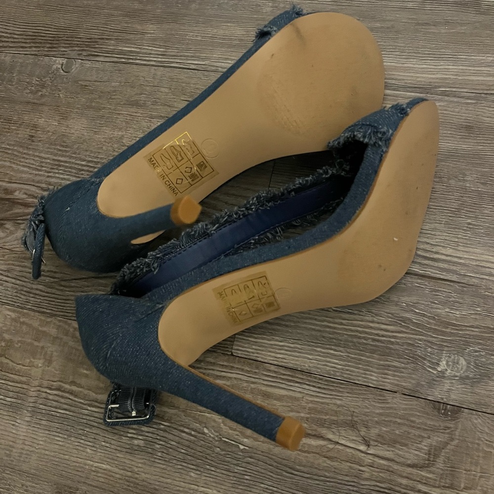 Cute Blue jean heels slightly worn size 6.5 - Picture 2 of 3
